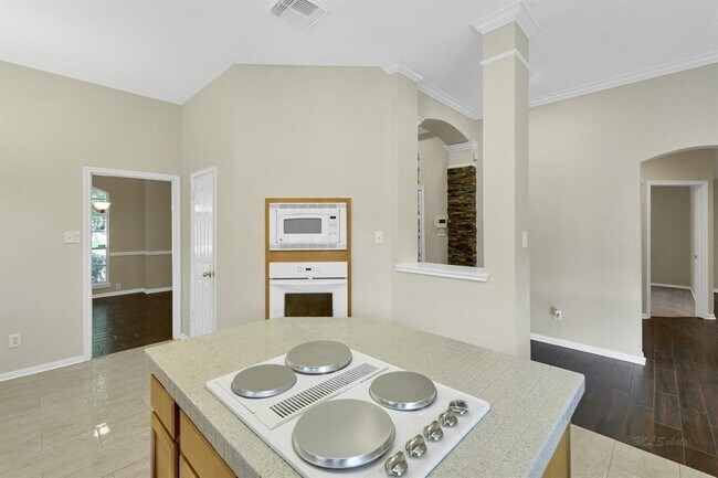 Building Photo - 7211 Bethany Bay Dr