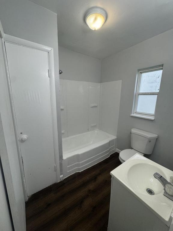 Building Photo - 1243 Simmons Ave