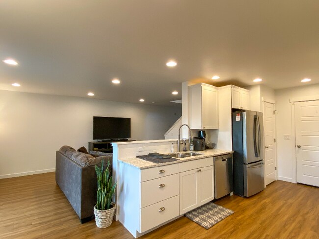 Building Photo - 1589 NW 5th Ave