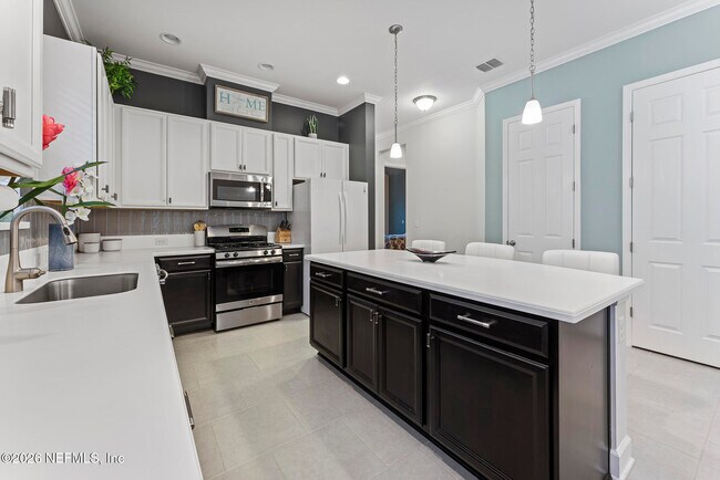 Building Photo - 39 Woodmere Ln