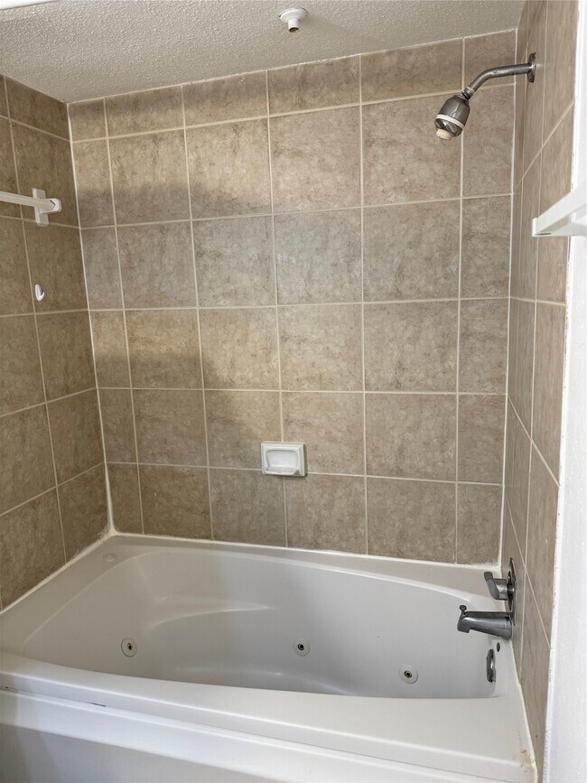 Building Photo - 10811 Richmond Ave.