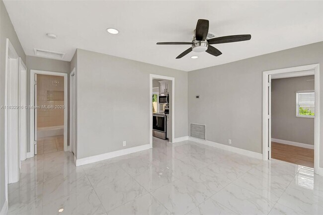 Building Photo - 320 NW 51st Ct