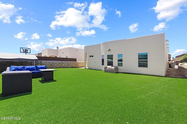 Building Photo - 14841 Tierra Coruna Ave