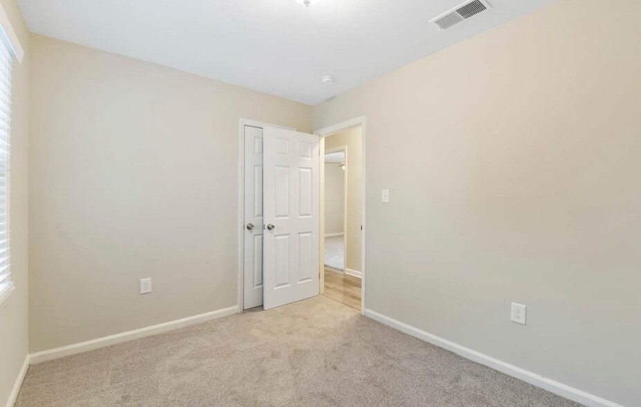 Building Photo - 823 Dedmon Dr