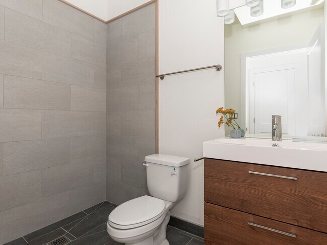 Building Photo - 508 4th Ave