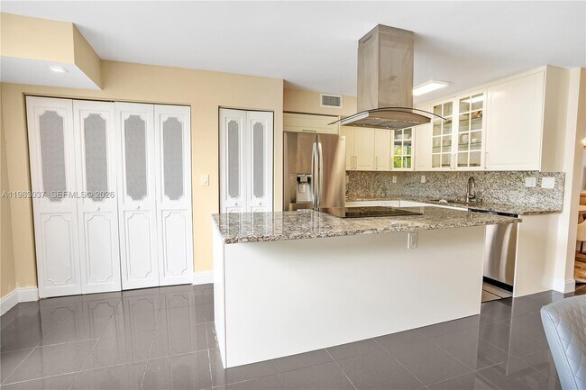 Building Photo - 2421 NE 10th St