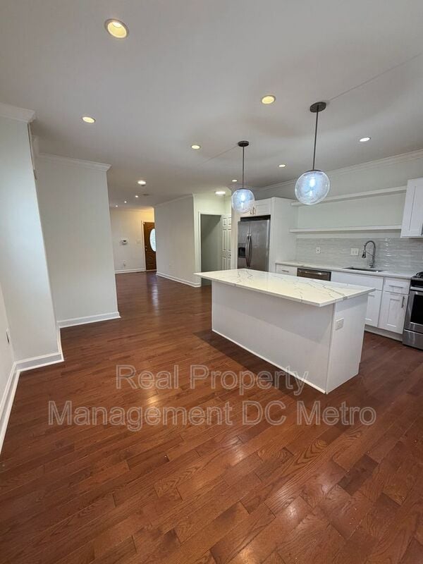 Building Photo - 405 Valley Ave SE