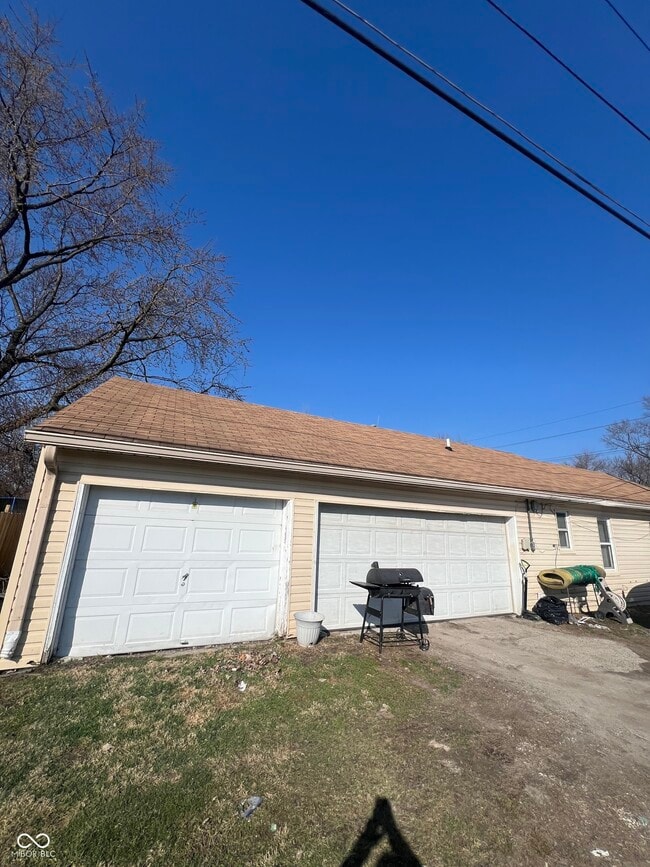 Building Photo - 1745 N Lesley Ave