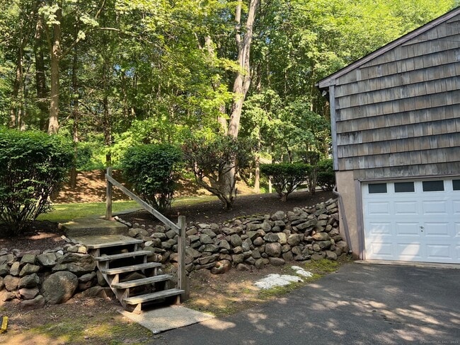 Building Photo - 151 Fans Rock Rd