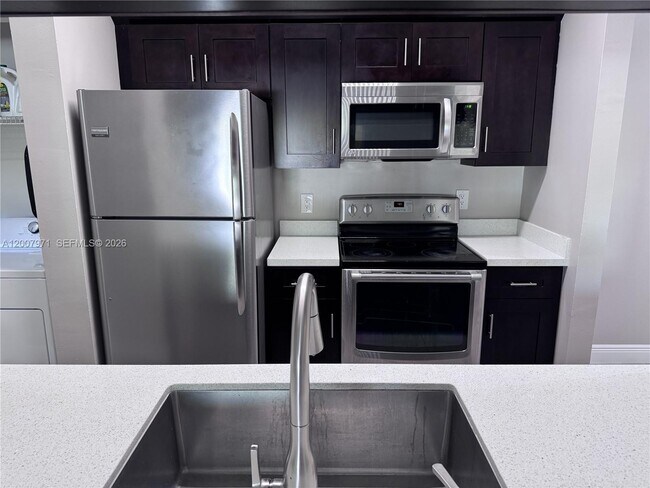 Building Photo - 10420 SW 158th Ct