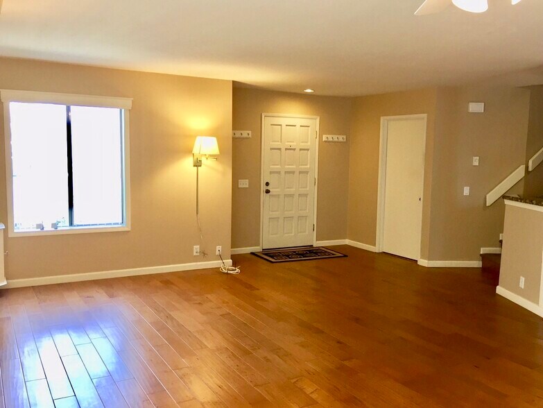 Interior Entry - 8444 Via Sonoma