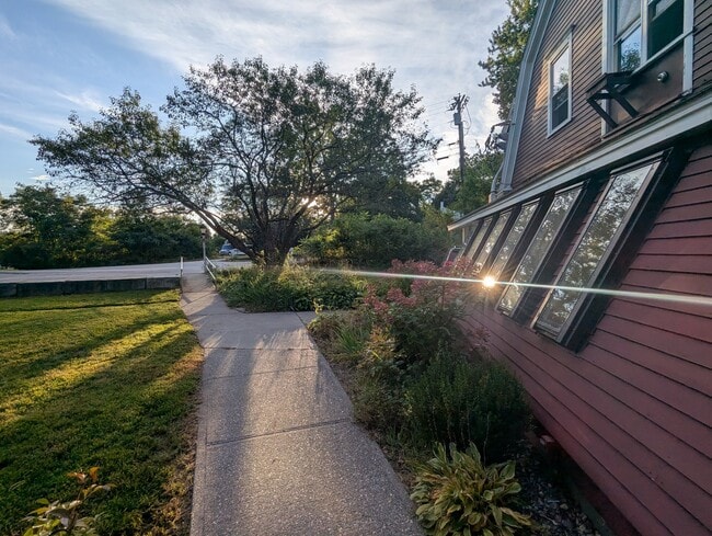 Building Photo - 72 Landmark Hill Dr