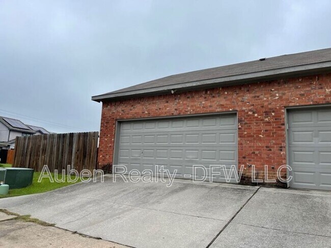 Building Photo - 815 Valleybrooke Dr