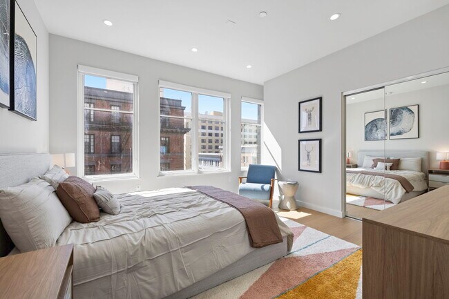 Building Photo - 693 Sutter St