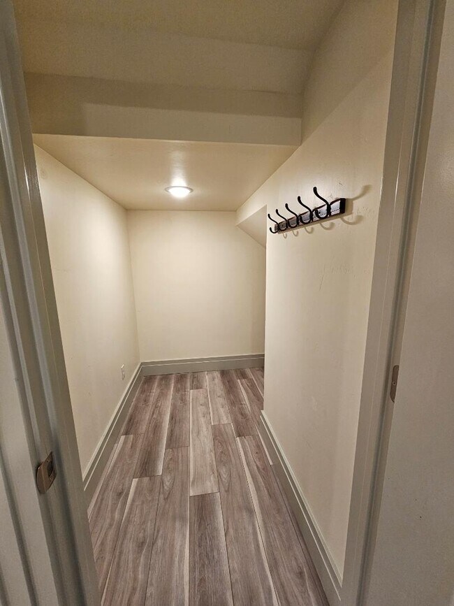 Building Photo - 876 S Lincoln Ave