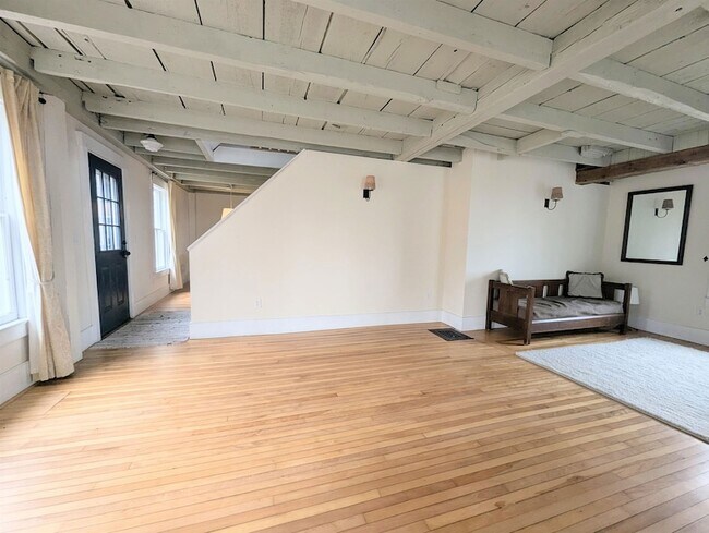 Building Photo - 33 Old Cemetery Rd