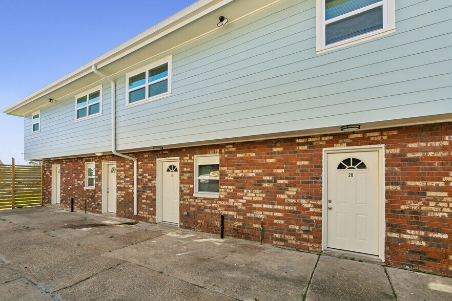 Building Photo - 1124 Tallow Tree Ln