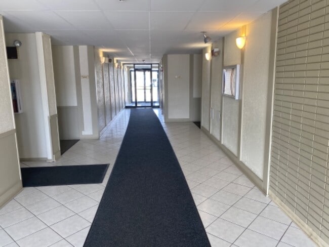 Building Photo - 9098 W Terrace Dr