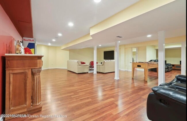 Building Photo - 29 Northwoods Rd