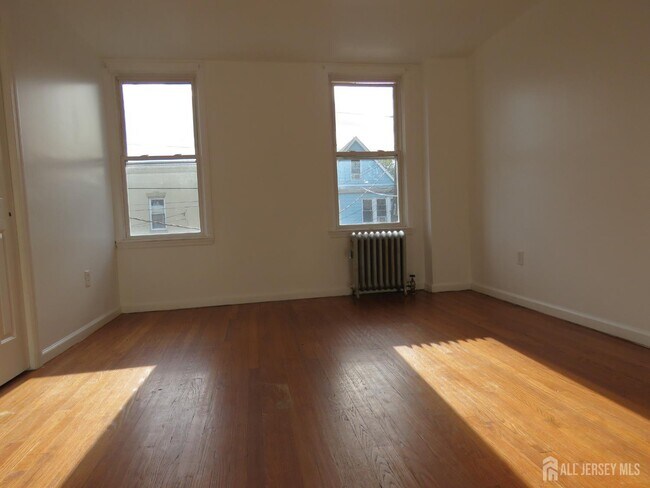 Building Photo - 475 Brace Ave