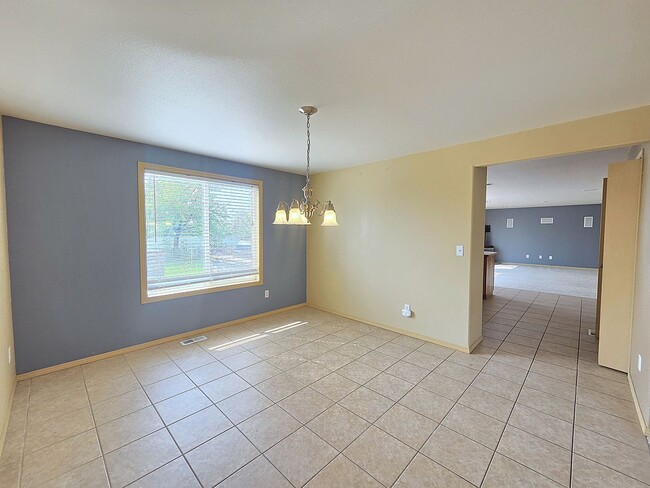 Building Photo - 7008 S Lucas St