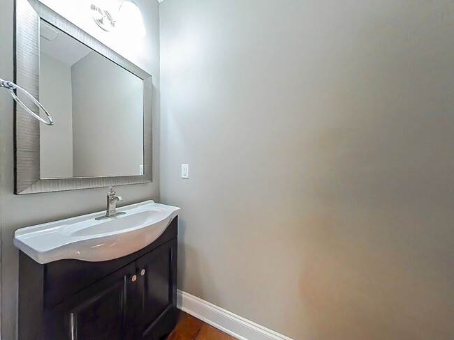 Building Photo - 3 Bedroom 2.5 Bath in Crawford Creek