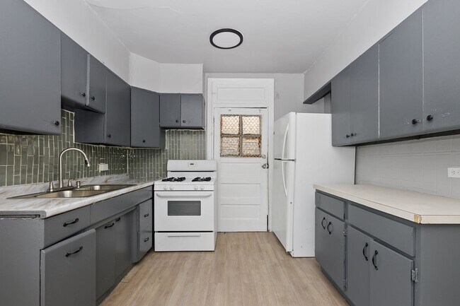 Interior Photo - 7956 S Normal Ave