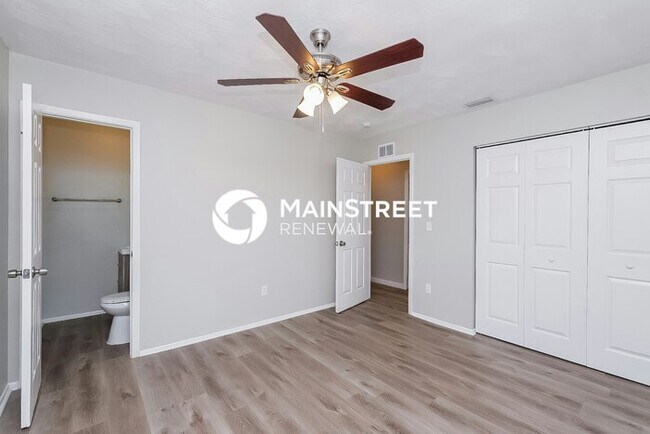 Building Photo - 4 Bedroom Pet-Friendly Home in LARGO, FL with Main Street Renewal