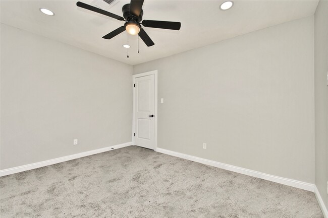 Building Photo - 2035 Round Spring Dr