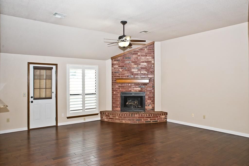 Building Photo - 608 Coopers Hawk Dr