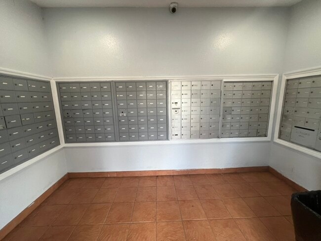 Building Photo - 1035 June Dr