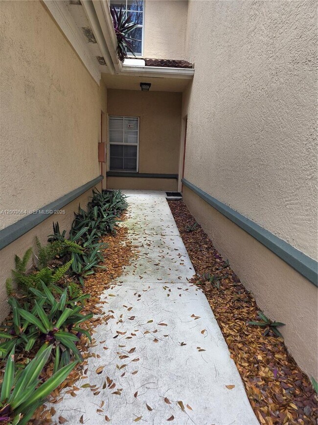 Building Photo - 2492 Centergate Dr