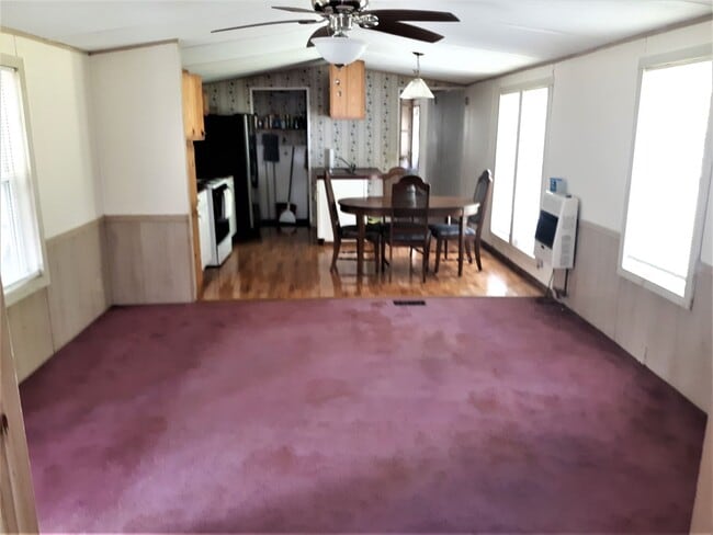 Building Photo - Get it while it's here!