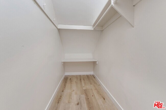 Building Photo - 853 S Bedford St