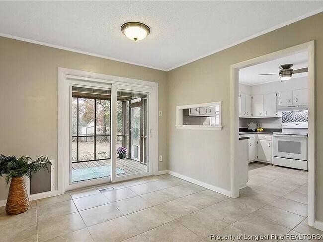 Building Photo - 729 Emerald Dr