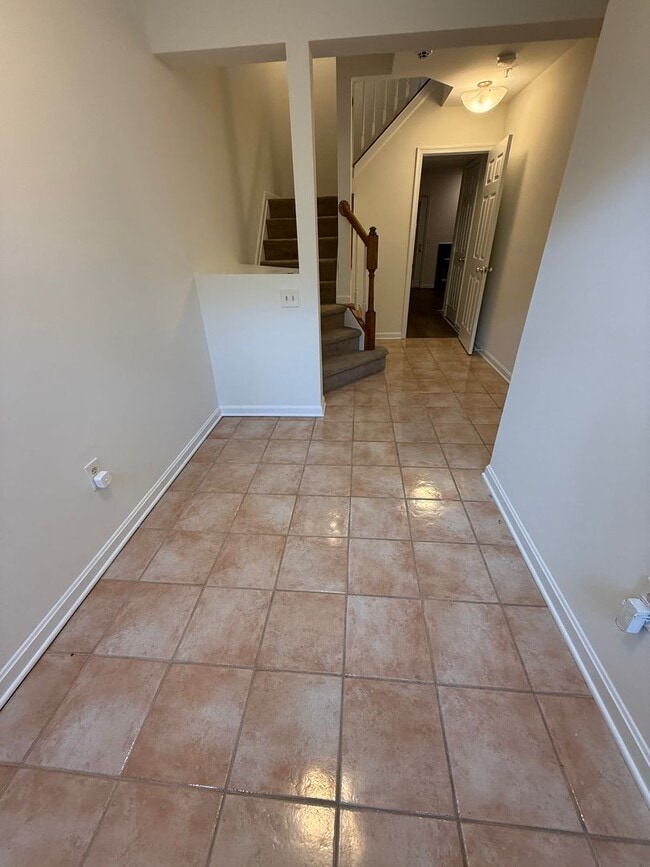 Building Photo - Beautiful 3 bed/3.5 Bath in ideal location!