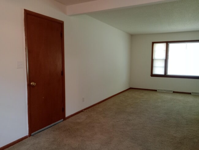 Building Photo - 609 Pennant St