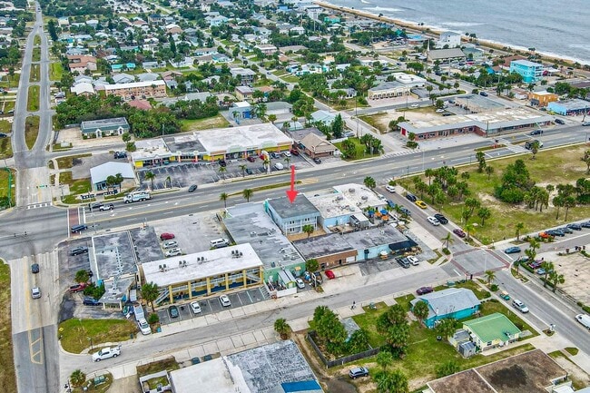 Building Photo - AVAILABLE MARCH 15TH 2026 -Downtown Flagler Beach Furnished 3 bedroom 1 bath!