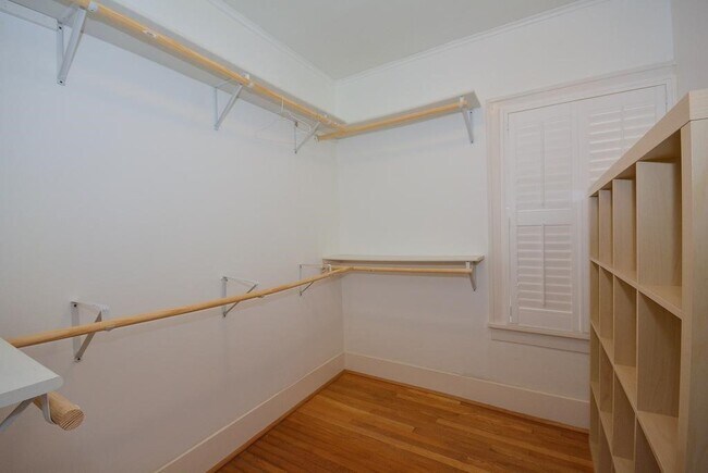 Building Photo - 3027 Amherst St
