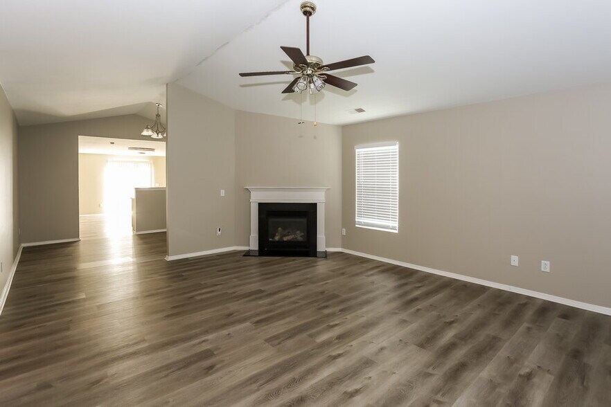 Building Photo - 1616 Poplar Shadow Dr