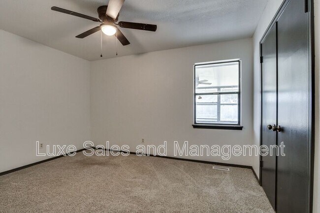 Building Photo - 612 NW 139th St