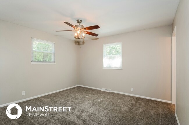 Building Photo - 4312 Oakcrest Dr