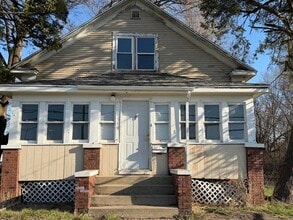 Building Photo - 1519 Fairchild-E