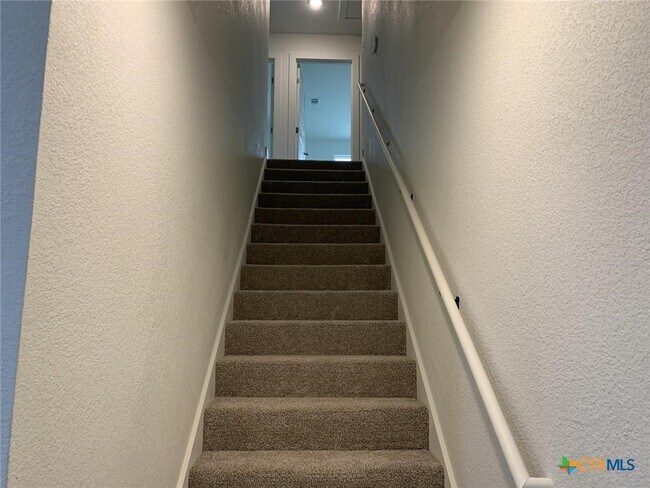 Building Photo - 1862 Royal Loop