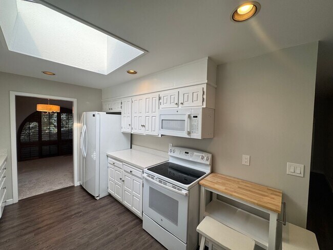 Building Photo - Spacious Single Level Home with Swimming Pool in Alamo Available Now!