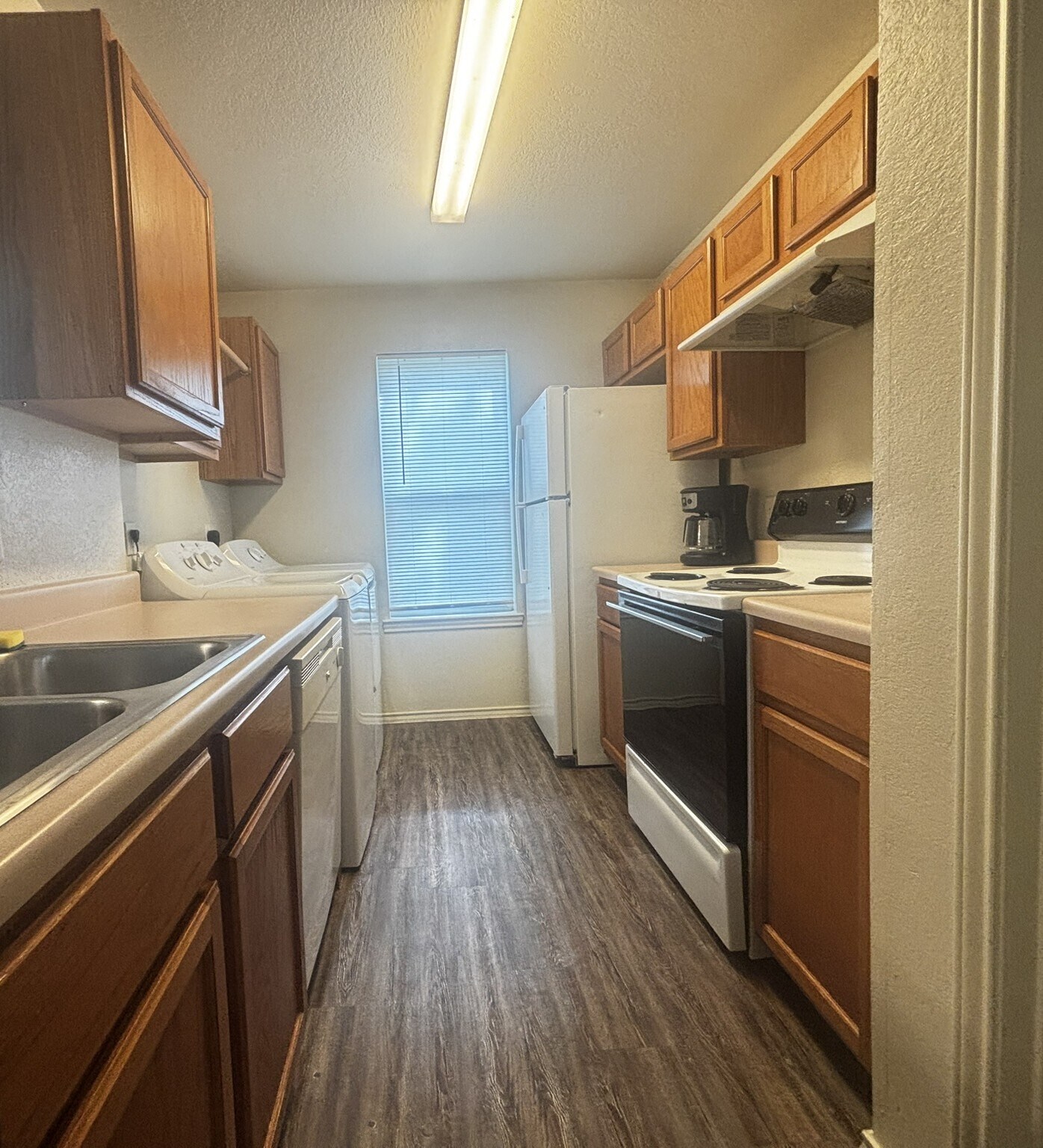 Building Photo - 409 Creek St