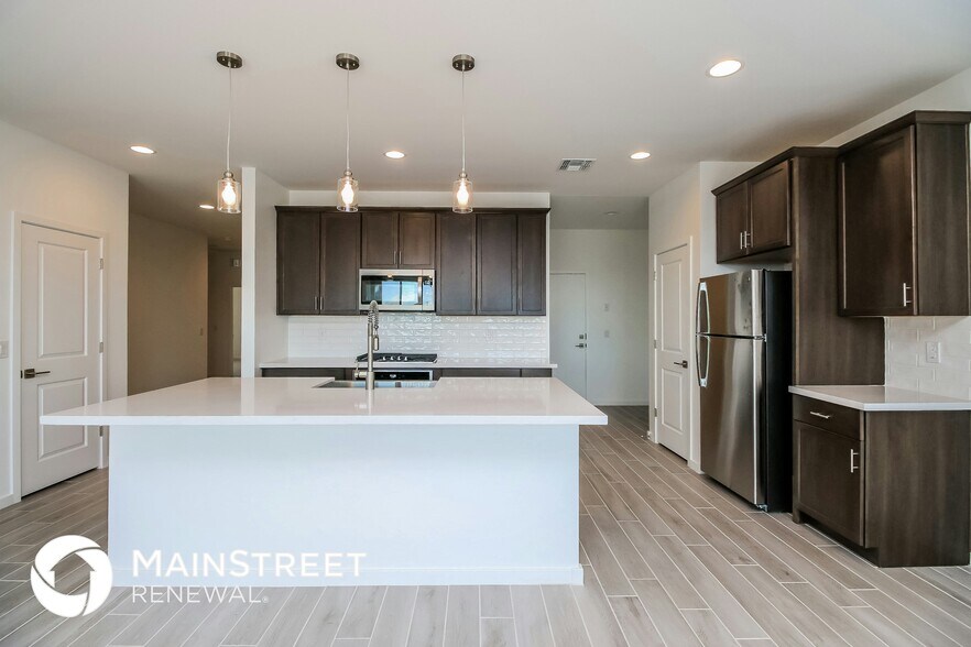 Building Photo - 4576 Stonecrop Dr