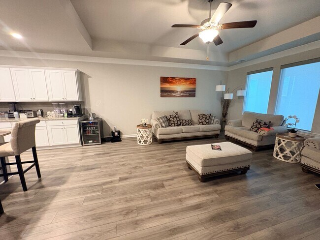 Building Photo - 3258 Lake Crest Dr