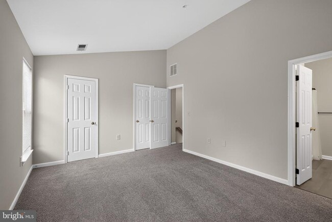 Building Photo - 2434 Sandwich Ct