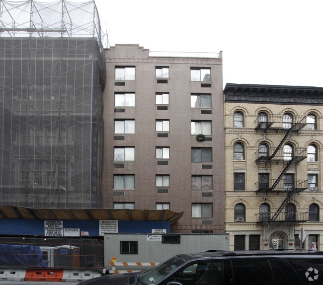Building Photo - 333 E 95th St